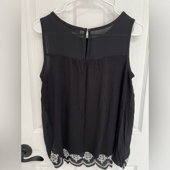 Ann Taylor LOFT Black Tank White Lace Crochet Hem Crew Neck Women’s Size M - Picture 3 of 7